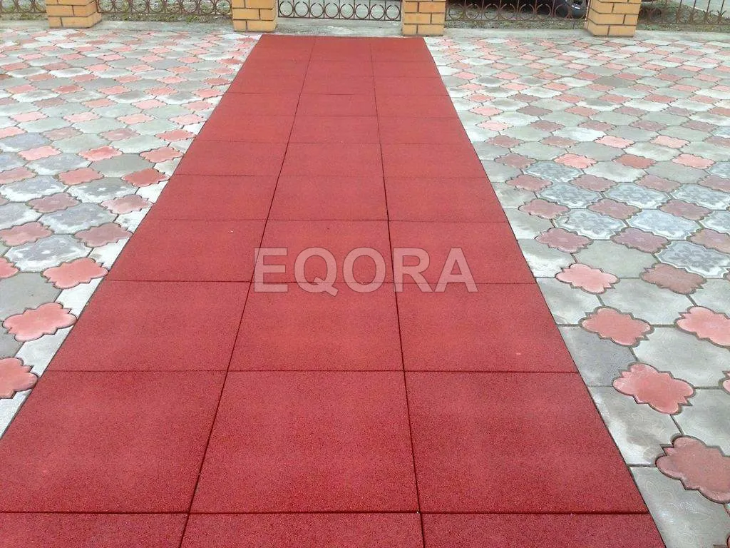 Резиновое покрытие для двора частного дома из резиновой крошки в Лянторе